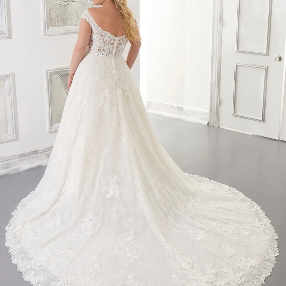 New, never altered wedding dress with tags - Picture 3 of 3